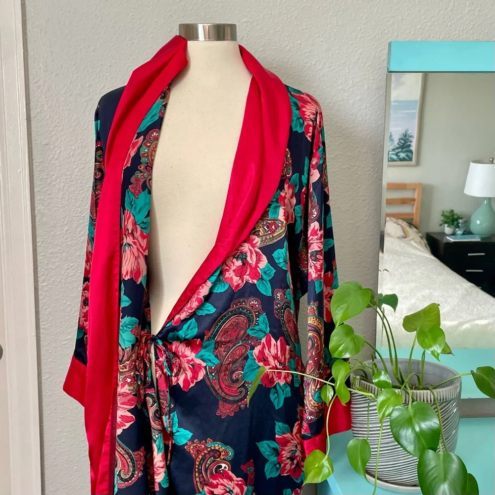 Vintage Gold Label Victoria's Secret Navy Blue & Red Floral Paisley Satin Robe - Picture 6 of 9